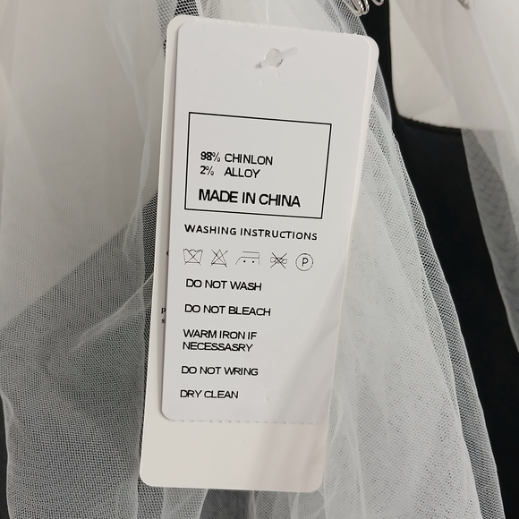 Elegant Long Knee-length White Bridal Veil‎ With Comb (New) - Picture 3 of 4